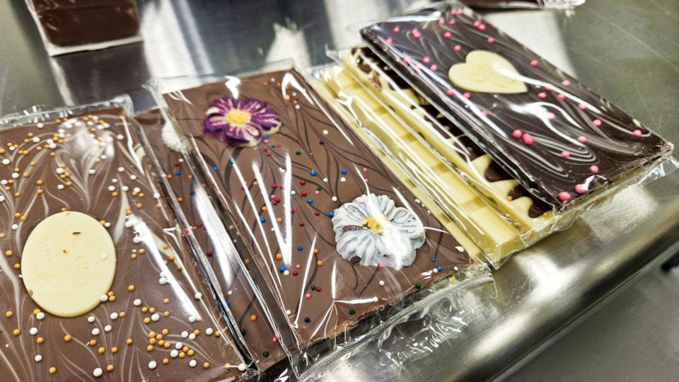 3 flower style chocolate bars
